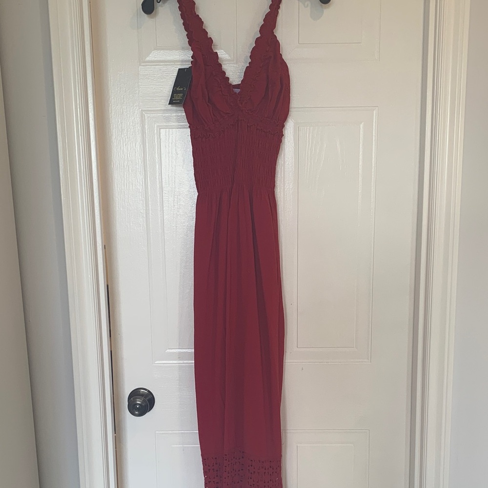 Elegant Red Sleeveless Dress. New with Tags